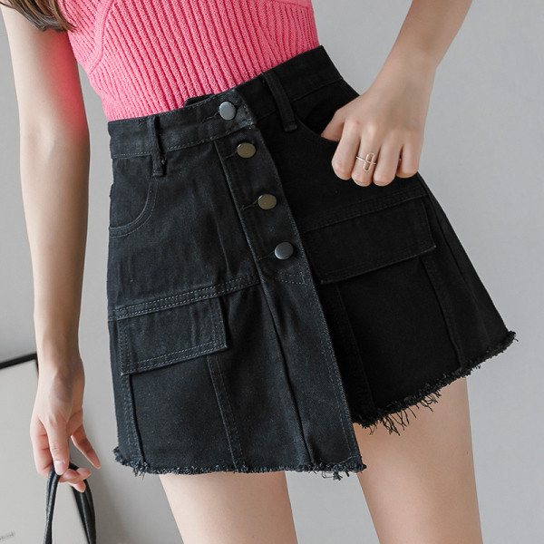 Alkalmi női rövidnadrág magas derékkal és gombokkal-aszimmetrikus modellel