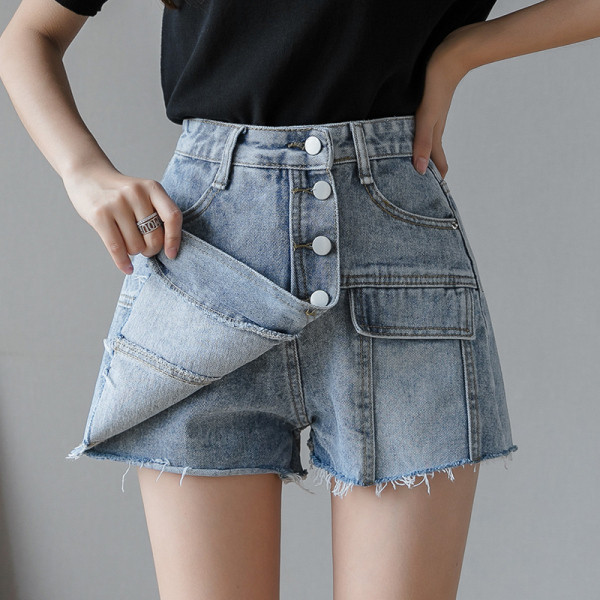 Alkalmi női rövidnadrág magas derékkal és gombokkal-aszimmetrikus modellel