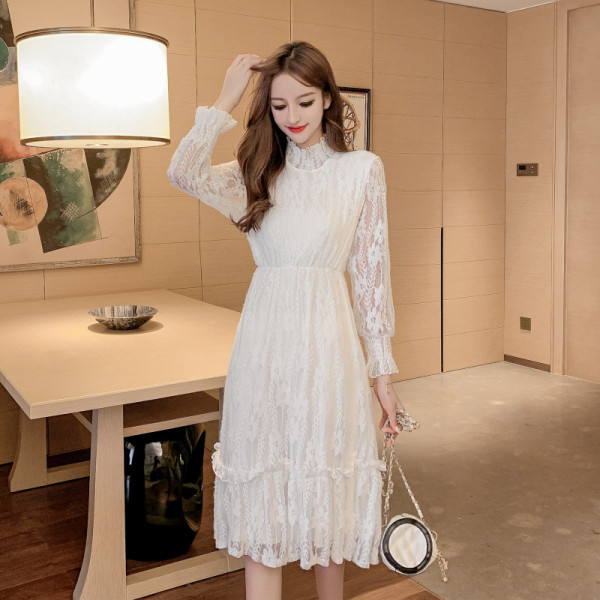 Moodne naiste kleidilõikeline pitsiga mudel