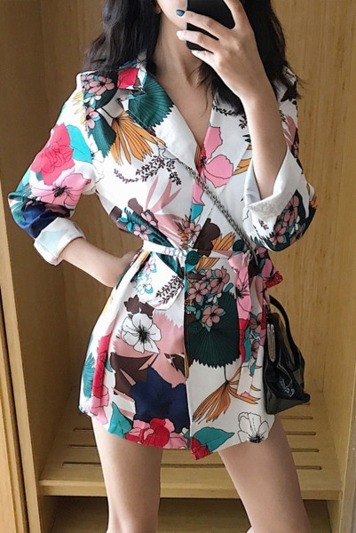 Naiste pikkade varrukatega ja lillemustriga kevadjope