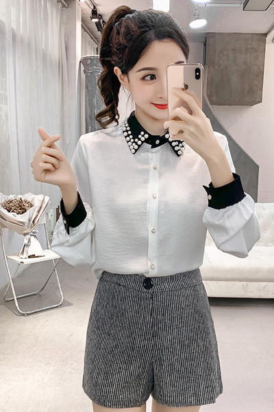 Stílusos női ing gyöngyökkel és klasszikus gallérral