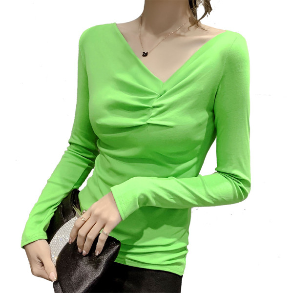 Lezser női blúz hosszú ujjal és spitz nyakkivágással