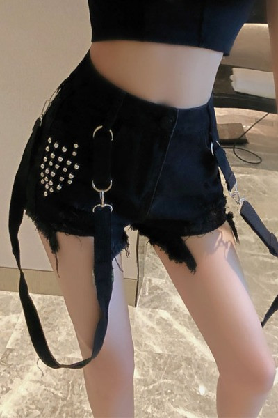 Blugi negri scurti de dama cu talie inalta, elemente metalice si bretele