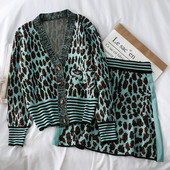 Moderns sieviešu komplekts, kurā ietilpst jaka un svārki ar dzīvnieku rakstu