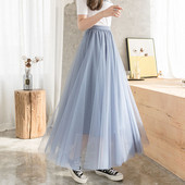 Vabaaja naiste pikk seelik, mis on valmistatud tüllist ja kummist vöökohas