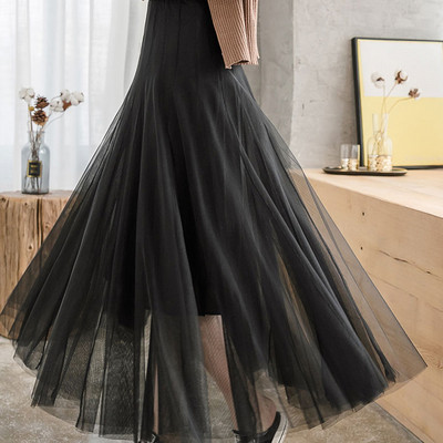 Vabaaja naiste pikk seelik, mis on valmistatud tüllist ja kummist vöökohas