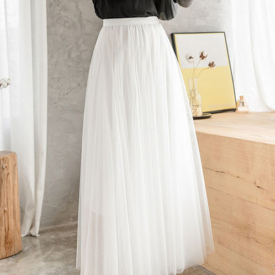 Vabaaja naiste pikk seelik, mis on valmistatud tüllist ja kummist vöökohas