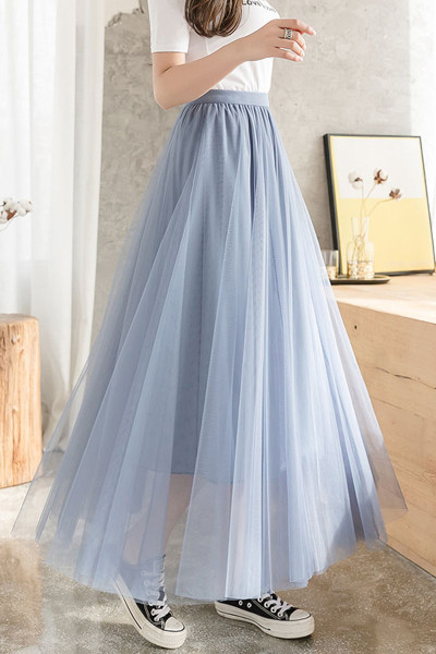 Vabaaja naiste pikk seelik, mis on valmistatud tüllist ja kummist vöökohas