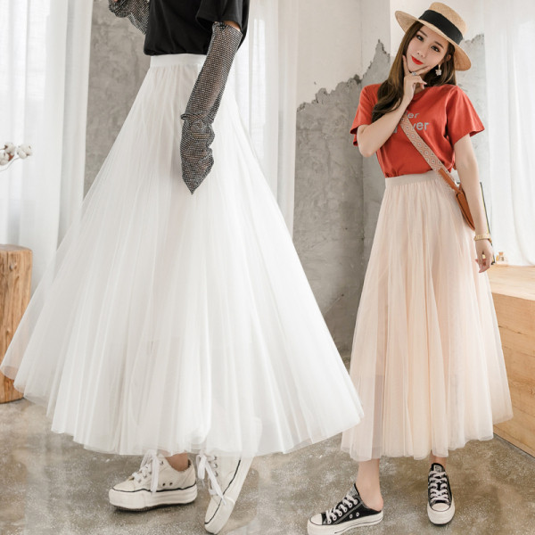 Vabaaja naiste pikk seelik, mis on valmistatud tüllist ja kummist vöökohas