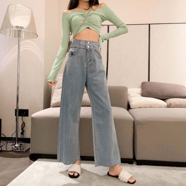 Moteriški džinsai aukštu juosmeniu ir kišenėmis – tiesaus modelio