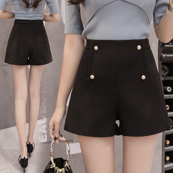 Sieviešu šorti ar metāla elementu un augstu vidukli