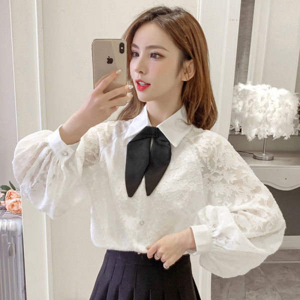 Moteriški laisvalaikio marškiniai su klasikine apykakle, kaspinu ir plačiomis rankovėmis