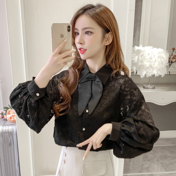 Moteriški laisvalaikio marškiniai su klasikine apykakle, kaspinu ir plačiomis rankovėmis