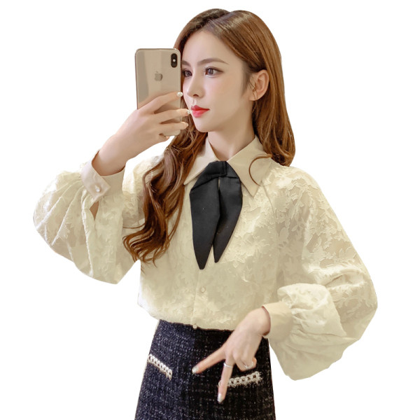 Moteriški laisvalaikio marškiniai su klasikine apykakle, kaspinu ir plačiomis rankovėmis