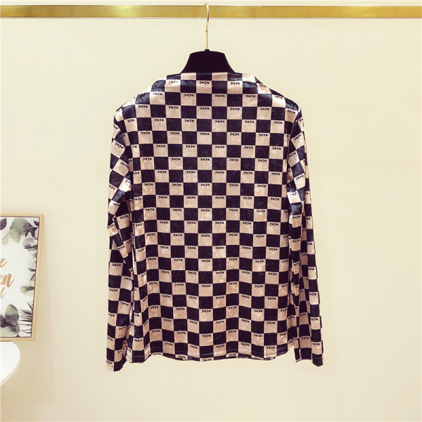 Naiste ruuduline beežis ümara kaelusega pluus