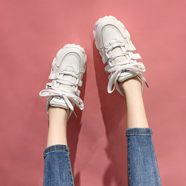 Ženske sportske tenisice od eko kože sa grubim đonom i vezicama