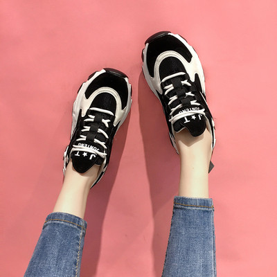 Eco velúrból készült kétszínű női tornacipő durva talppal és fűzővel