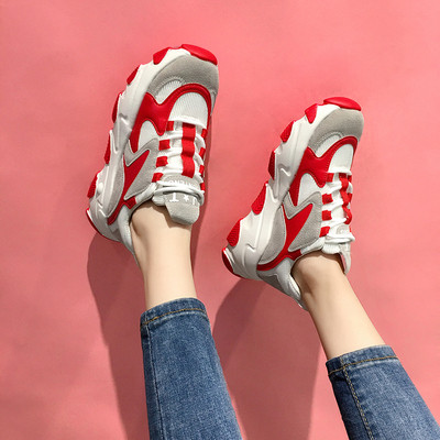 Eco velúrból készült kétszínű női tornacipő durva talppal és fűzővel