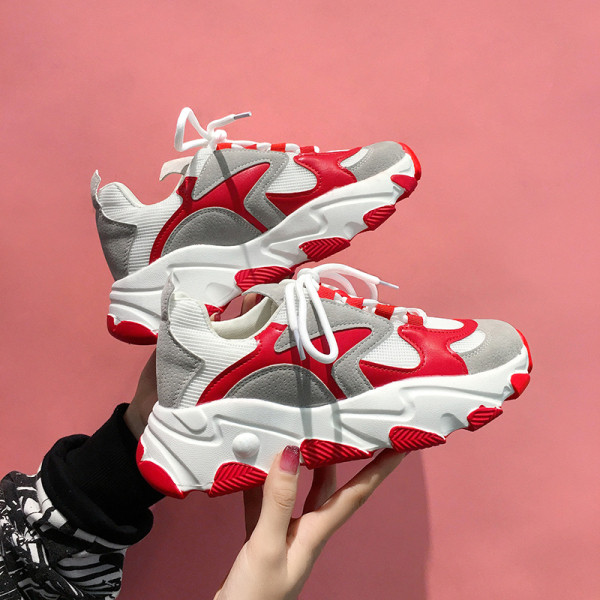 Eco velúrból készült kétszínű női tornacipő durva talppal és fűzővel