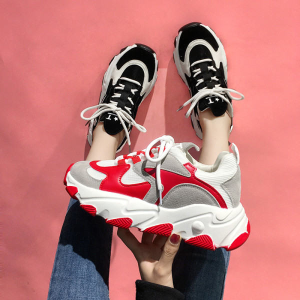 Eco velúrból készült kétszínű női tornacipő durva talppal és fűzővel