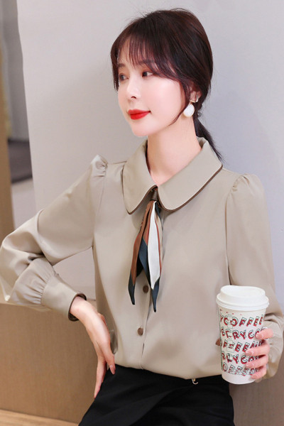 Ikdienas sieviešu krekls ar klasisku apkakli un pogām