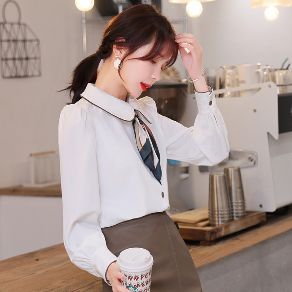 Ikdienas sieviešu krekls ar klasisku apkakli un pogām