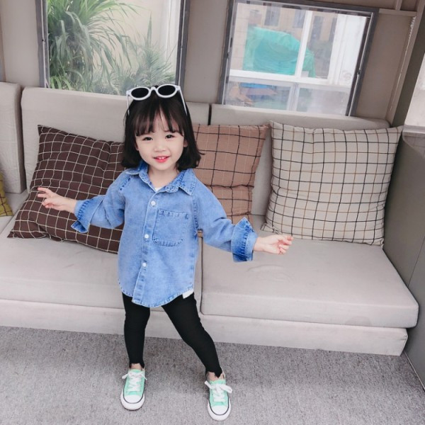 Paprasti vaikiški marškiniai su siuvinėjimais mergaitėms