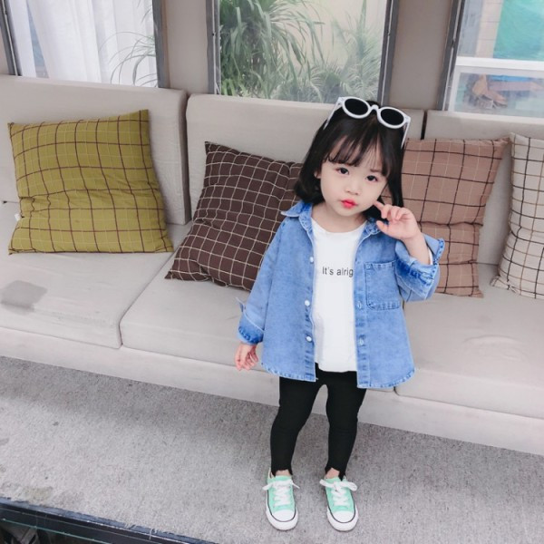 Paprasti vaikiški marškiniai su siuvinėjimais mergaitėms