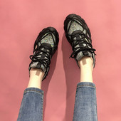 Fényes hatású, durva talpú, alkalmi női tornacipő