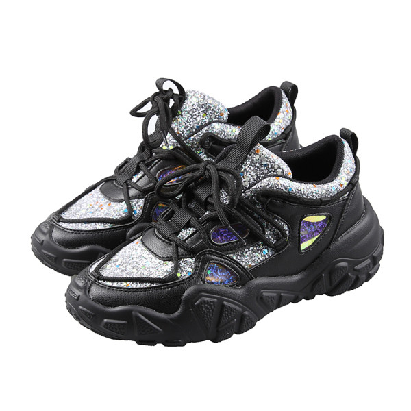 Fényes hatású, durva talpú, alkalmi női tornacipő