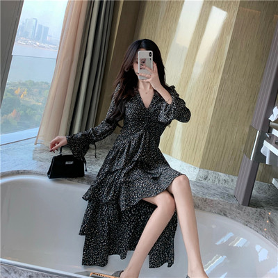 Rochie de damă asimetrică de primăvară cu decolteu spitz și mâneci lungi