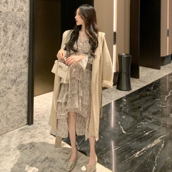 Rochie de damă asimetrică de primăvară cu decolteu spitz și mâneci lungi