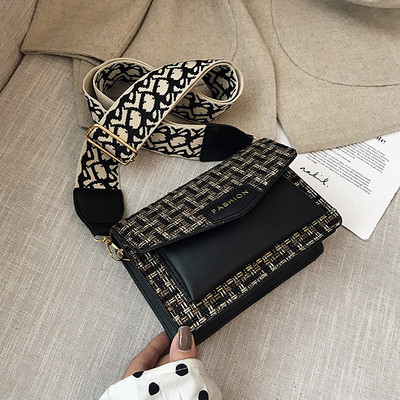 Moderna sieviešu soma ar metāla aizdari un regulējamu rokturi