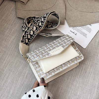 Moderna sieviešu soma ar metāla aizdari un regulējamu rokturi