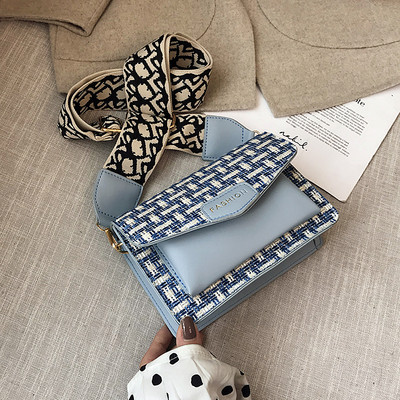 Moderna sieviešu soma ar metāla aizdari un regulējamu rokturi