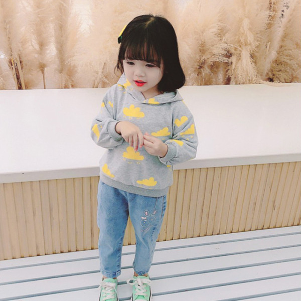 Aktuāli bērnu džinsi ar aplikāciju meitenēm