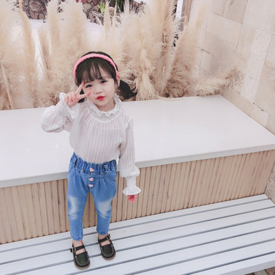 Mūsdienīgi bērnu džinsi ar elastīgu jostasvietu un kabatām