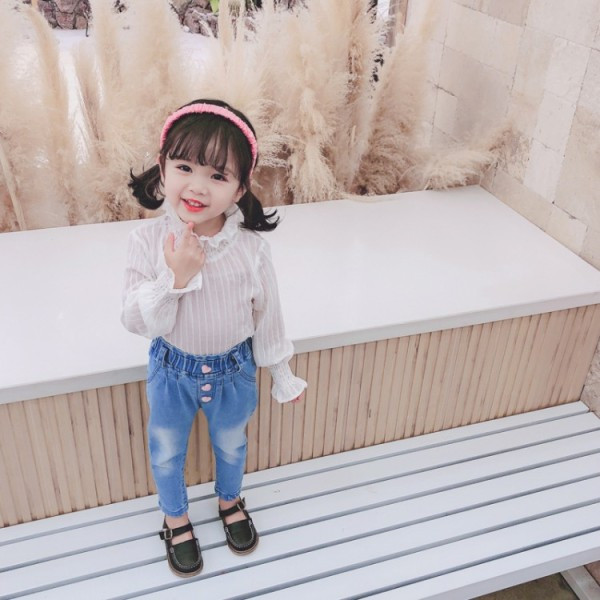 Mūsdienīgi bērnu džinsi ar elastīgu jostasvietu un kabatām