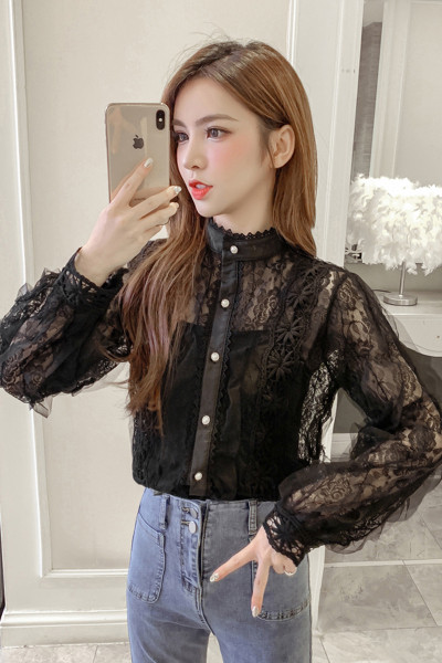 Női csipke ing hímzéssel és gombokkal