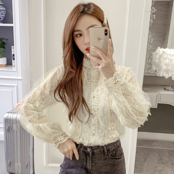 Női csipke ing hímzéssel és gombokkal