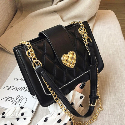 Moderna sieviešu soma no eko ādas ar metāla rokturi