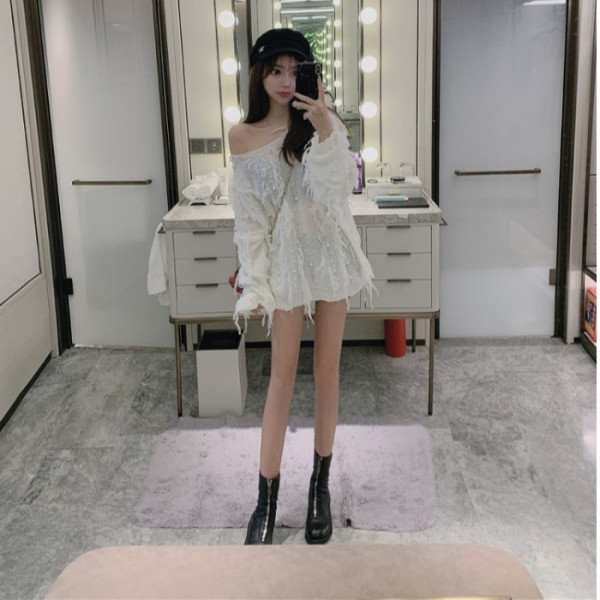 Plata sieviešu blūze ar izšuvumiem un pērlēm