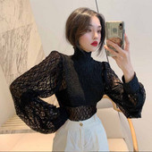 Ikdienas sieviešu blūze ar augstu polo apkakli un platām piedurknēm