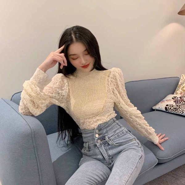 Ikdienas sieviešu blūze ar augstu polo apkakli un platām piedurknēm