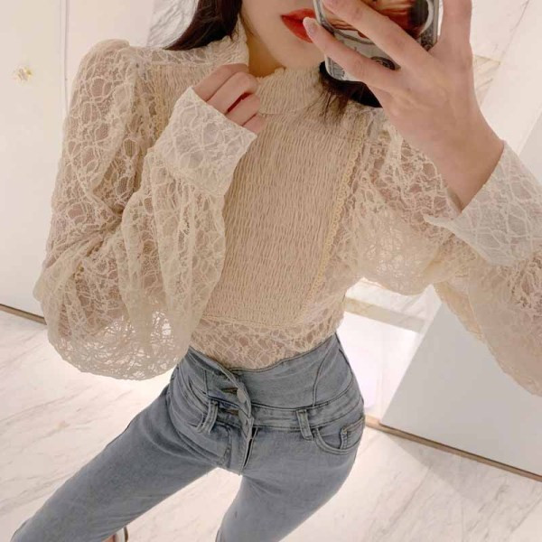 Ikdienas sieviešu blūze ar augstu polo apkakli un platām piedurknēm