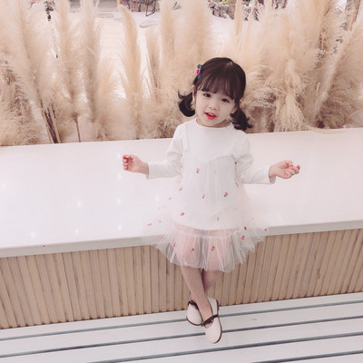 Moderna bērnu kleita ar apaļu kakla izgriezumu un izšuvumiem