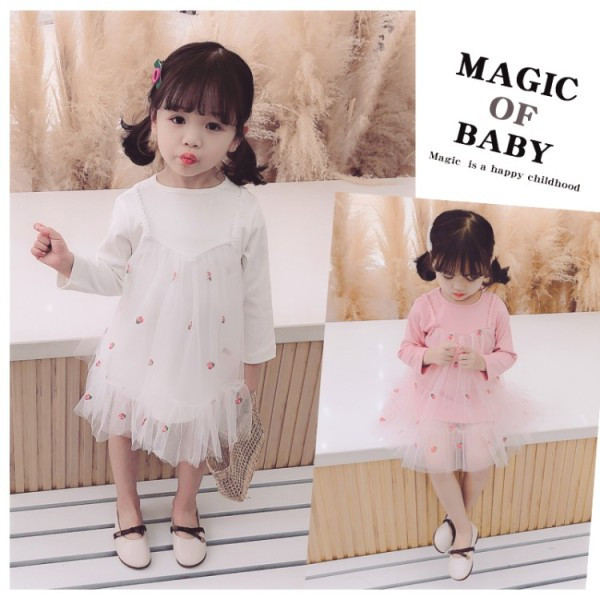 Moderna bērnu kleita ar apaļu kakla izgriezumu un izšuvumiem