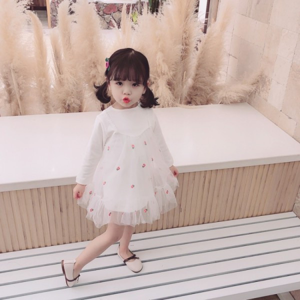 Moderna bērnu kleita ar apaļu kakla izgriezumu un izšuvumiem