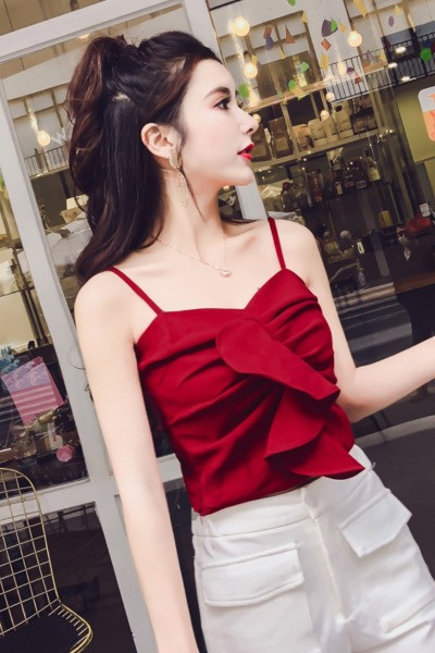 Uut mudelit peenikeste rihmade ja lokkidega naiste kehakinnitusega topp