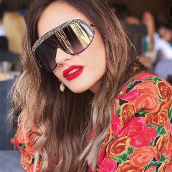 Aktuális csillogó hatású női napszemüveg